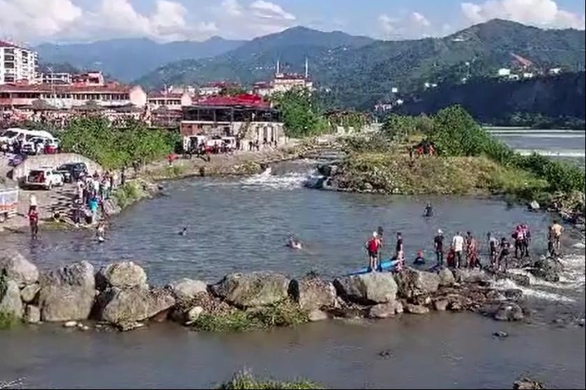 Rize'de boğulan çocukları arama çalışmaları