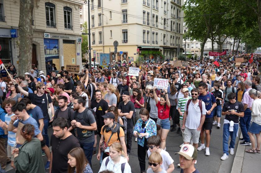 Fransa'da aşırı sağın yükselişi protesto edildi