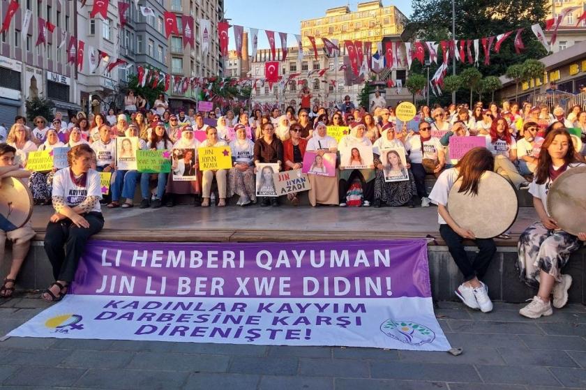 istanbul'da kadınlar kayyuma karşı nöbette