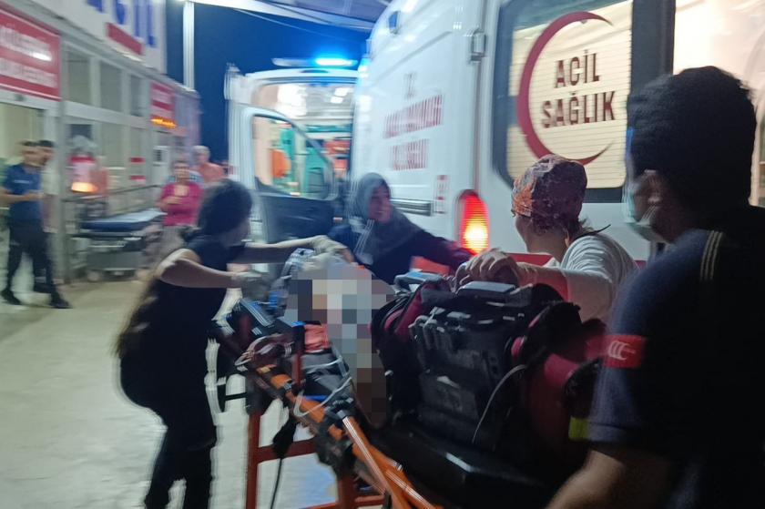 Silahla yaralanan çocuğun ambulanstaki görüntüsü.