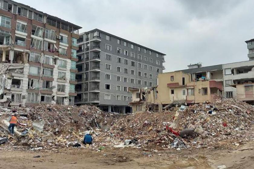 140 kişinin öldüğü Elit Apartmanı'nın enkazı
