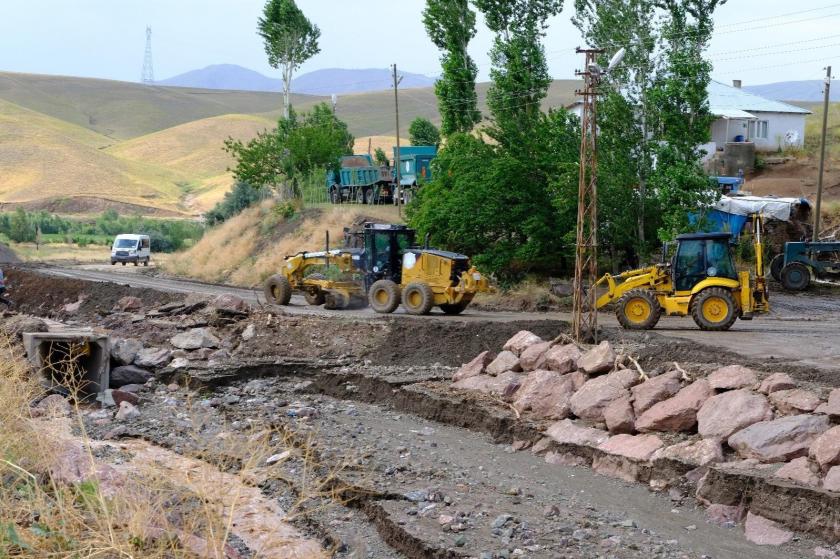 Van İpekyolu'nda sel sonrası çalışma