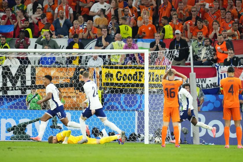Hollanda- İngiltere maçı gol anı