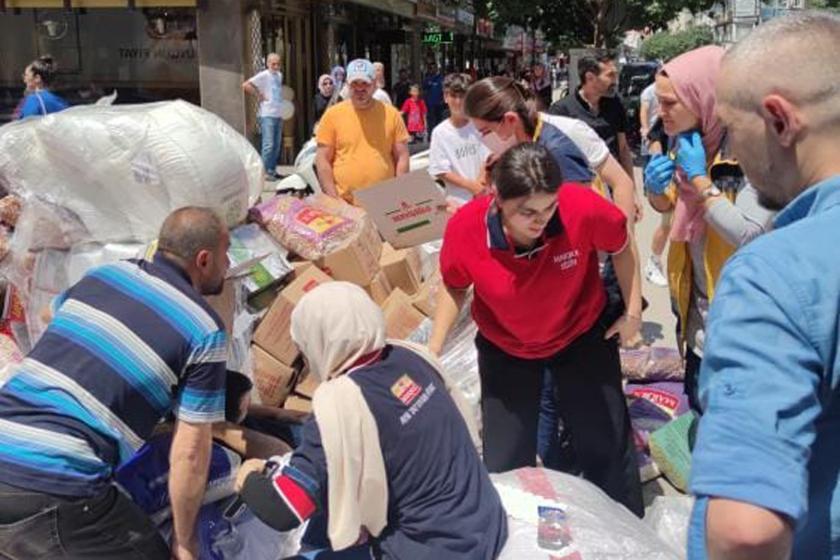 Bursa'da Paletle taşıdığı gıda ürünleri üzerine düşen işçi yaralandı