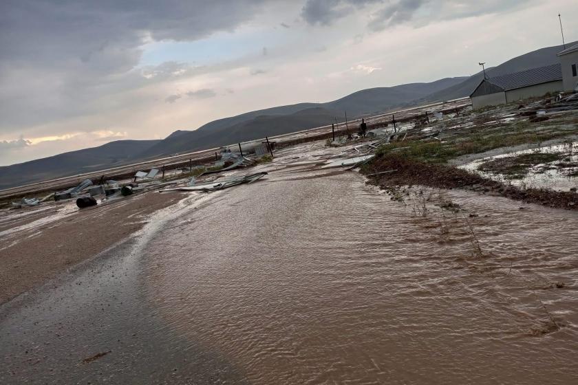 Gümüşhane'de sağanak ve fırtına etkili oldu.