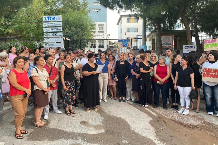 İzmir Karabağlar Vali Nevzat Ayaz Anadolu Lisesi öğrencileri ve velilerinin açıklaması