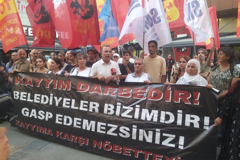 İzmir'de kayyuma karşı düzenlenen yürüyüş.