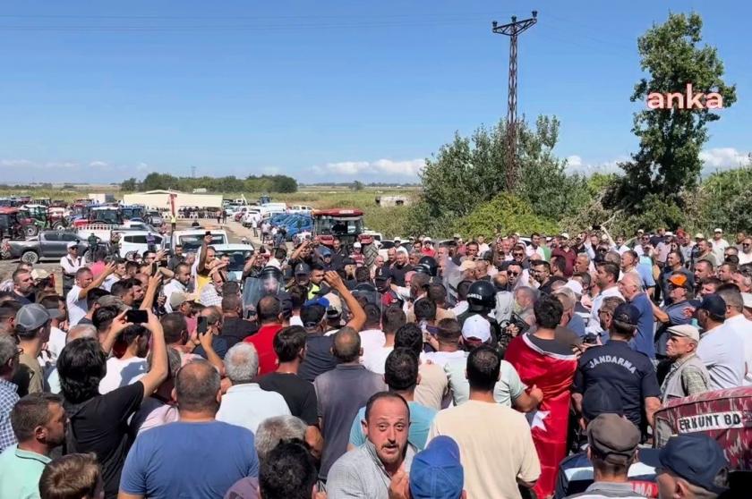 Domatese biçilen fiyat isyan ettirdi: Çiftçiler İzmir-Bursa yolunu kapattı