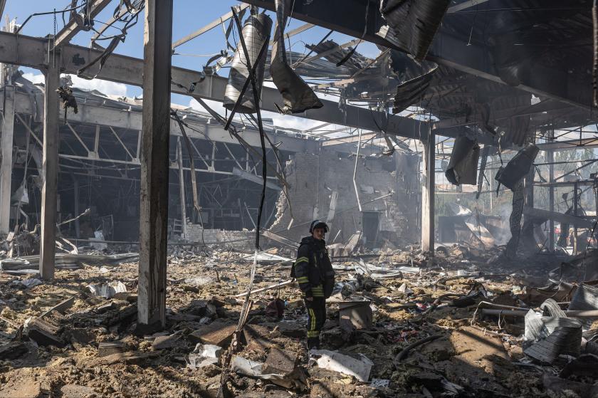 Ukrayna'da bombalanan alışveriş merkezi