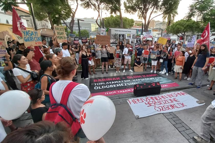 İzmir'de katliam yasası protesto edildi