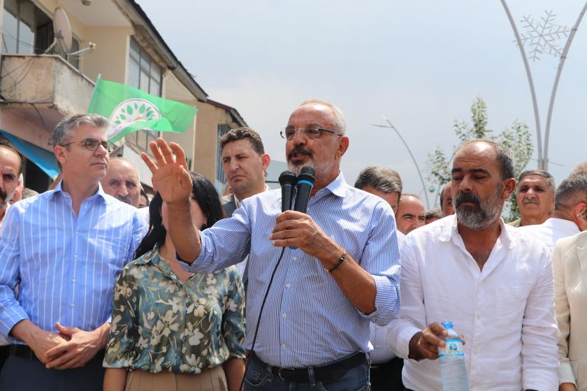 DEM Parti'den istifa eden Ağrı Taşlıçay Belediye Eş Başkanı Mehmet Ali Budak protesto edildi