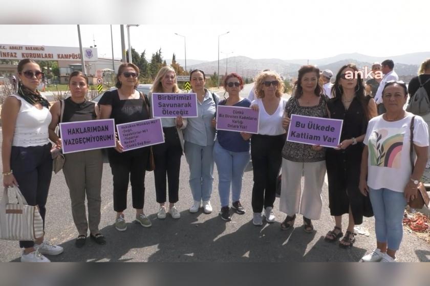 Cezaevindeki Dilrubayı ziyaret eden CHP kadın kolları ellerinde dövizlerle