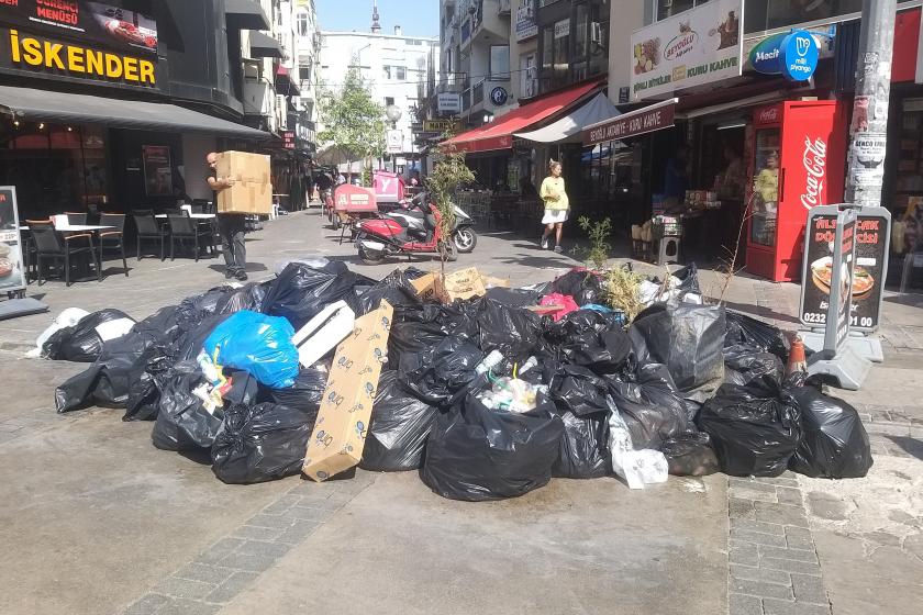 İzmir'de toplanmayan çöpler