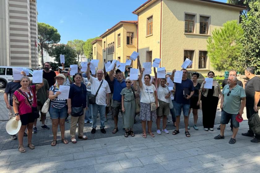 Burhaniye'ye bağlı Avunduk ve Sübeylidere köylerini kapsayan Koza madenciliğe karşı çıkan köylüler