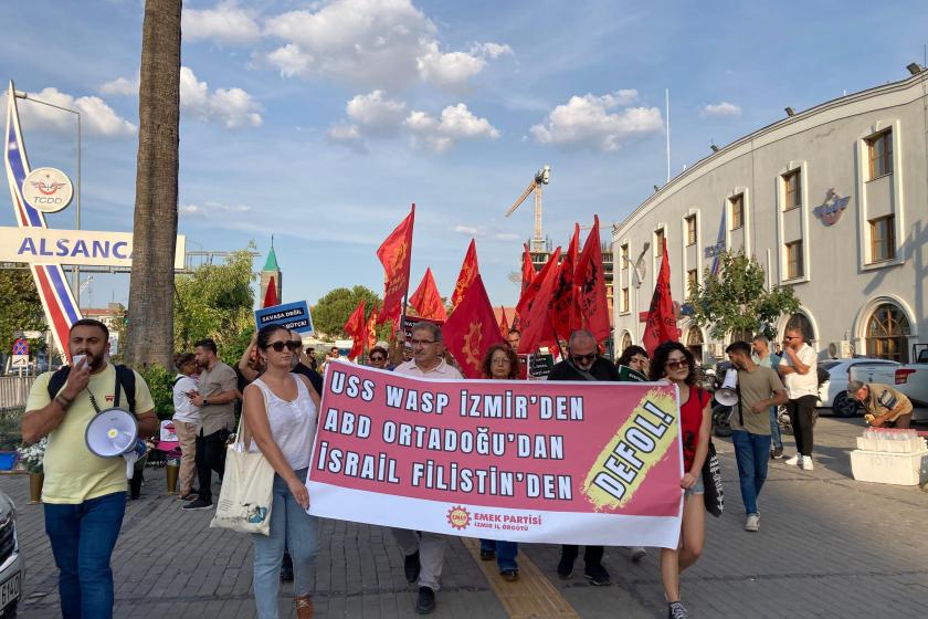 İzmir'de ABD gemisini protesto eden EMEP'liler.