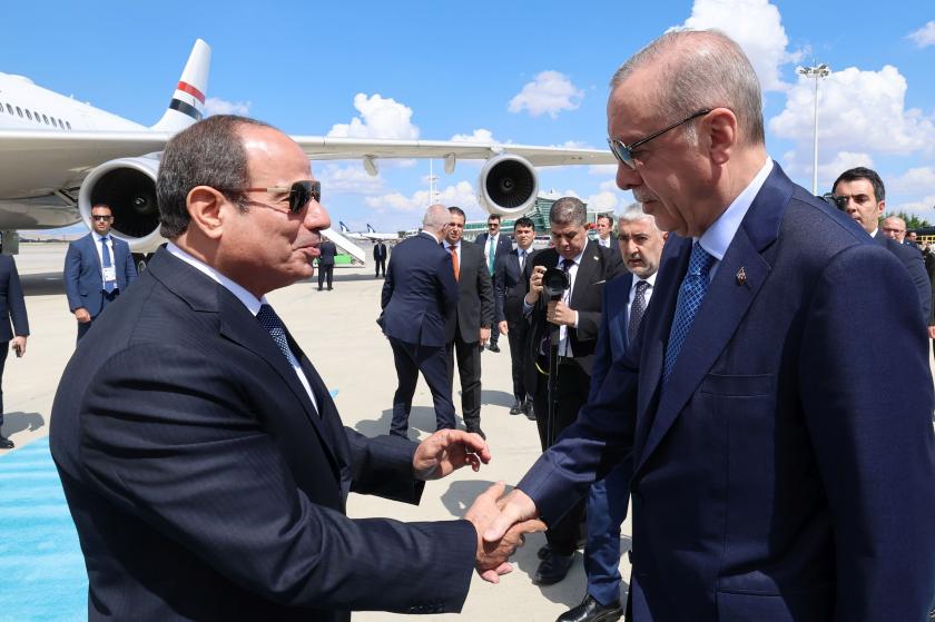 Erdoğan, Abdulfettah es-Sisi'yi Havalimanında karşıladı