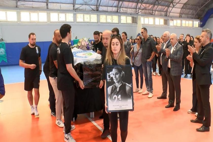 Bursa Nilüfer Belediyespor Kadın Voleybol Takımı'nın evinde ölü bulunan Porto Rikolu smaçörü Pilar Marie Victoria Lopez'in cenazesi ülkesine gönderilirken