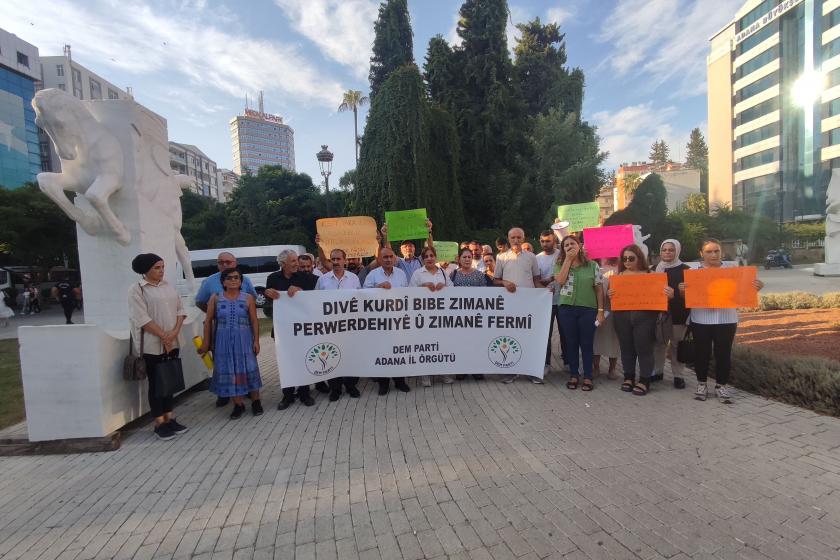 Adana'da DEM Parti'nin ana dili için yaptığı eylem.