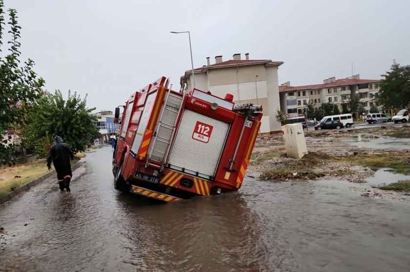 Manisa Turgutlu'da sağanak