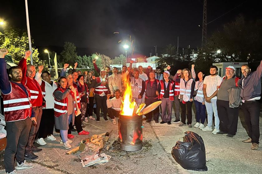 Direnişteki Polonez işçileri ters kelepçeyle gözaltına alındı