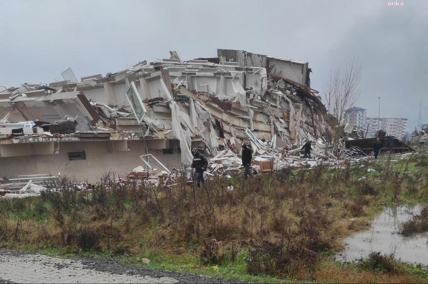 Depremde yıkılan Nilüfer Apartmanı 