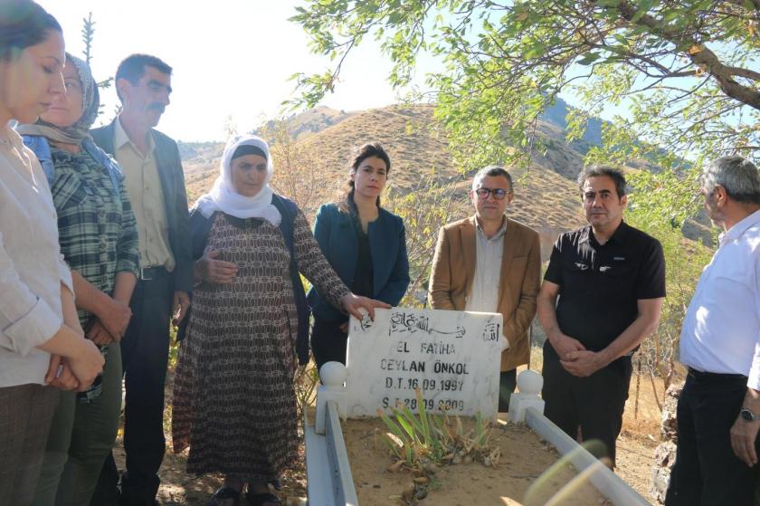 Ceylan Önkol'un mezarı başındaki anma