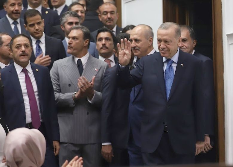 Erdoğan ve AKP milletvekilleri mecliste