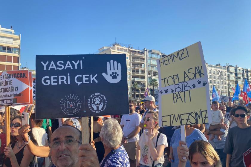 İzmir'de katliam yasasına karşı eylem