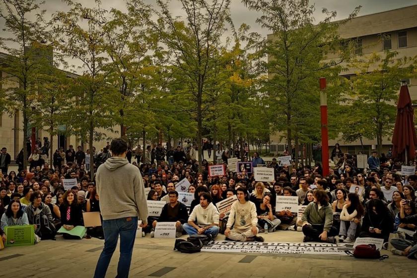 Bilkent Üniversitesinde eylem yapan öğrenciler