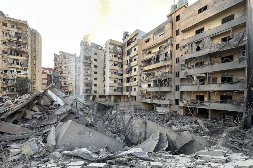 İsrail ordusunun hava saldırısı sonucu Beyrut'un güneyindeki Dahiye bölgesinde birçok bina yıkıldı veya ağır hasar gördü.