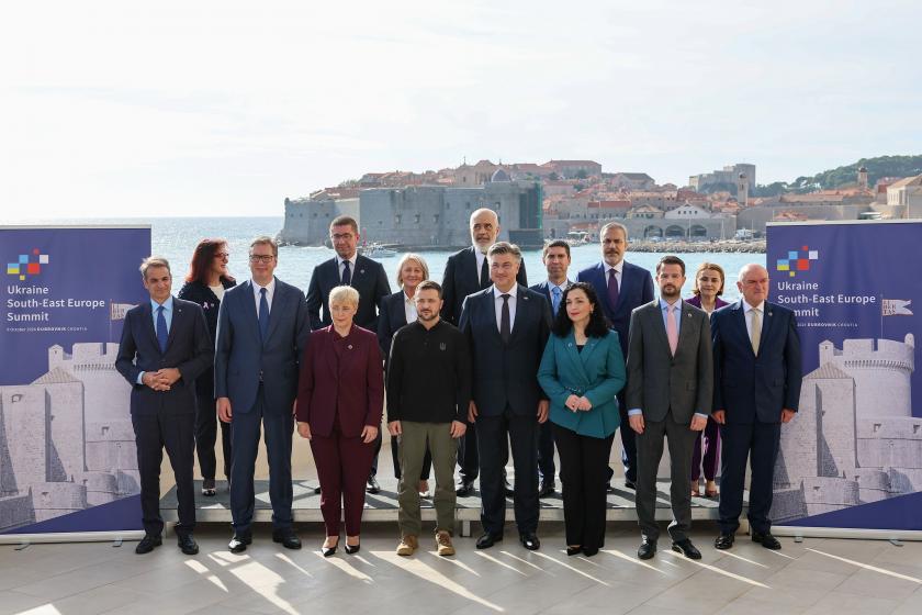 Hırvatistan’ın Dubrovnik şehrinde düzenlenen Ukrayna-Güneydoğu Avrupa Zirvesi’nde aile fotoğrafı çektirildi.