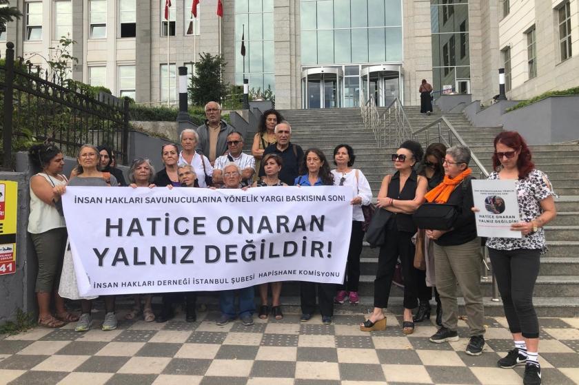 İHD yöneticisi Hatice Onaran'a verilen cezanın protestosu 