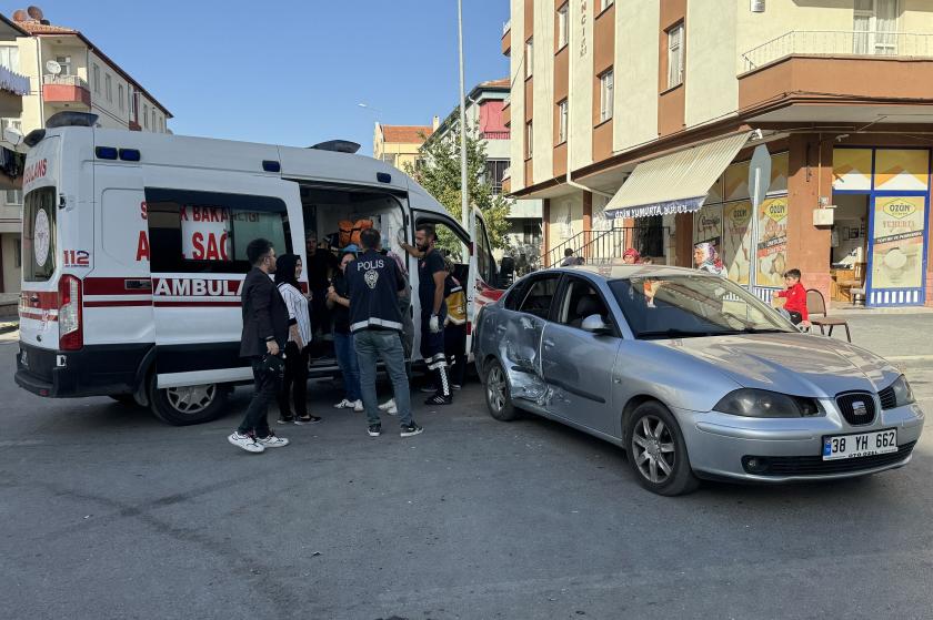 kaza yapan araç, ambulans