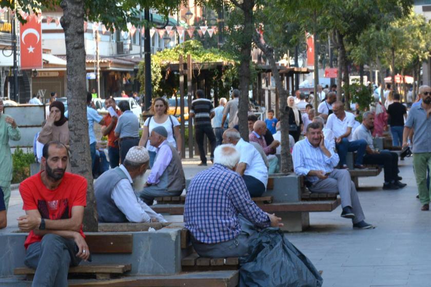 Diyarbakır Gazi Caddesi'nde oturan yurttaşlar