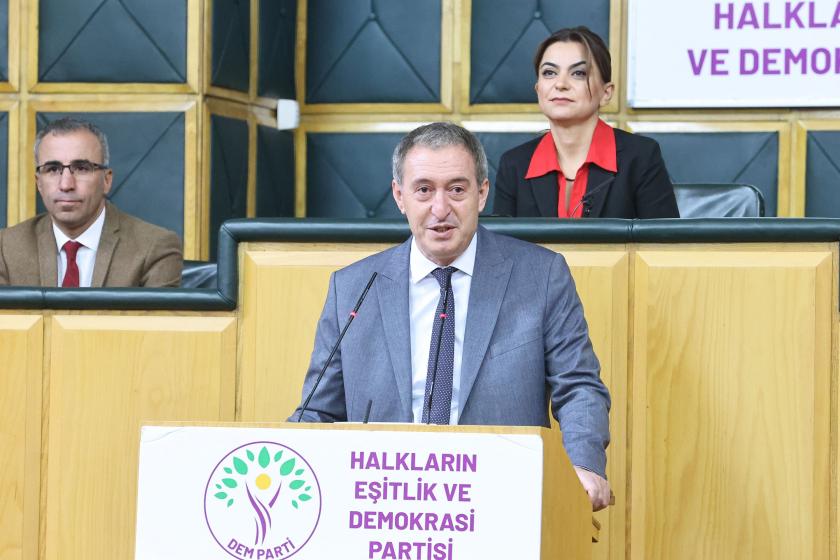 Tuncer Bakırhan, DEM Parti Meclis grup toplantısında konuşurken