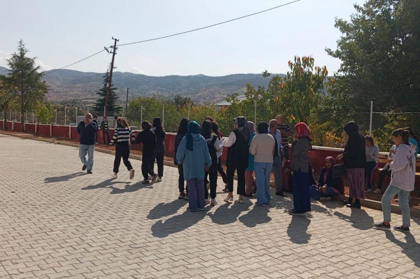 Malatya'da yurttaşlar endişeli: Hasarlı binalar yıkılsın, evler bir an önce yapılsın