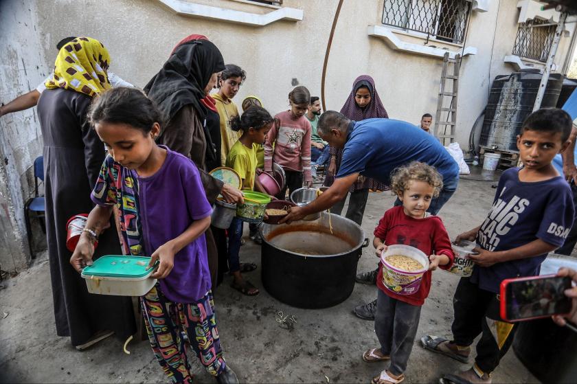 Gazze'de yemek dağıtımı