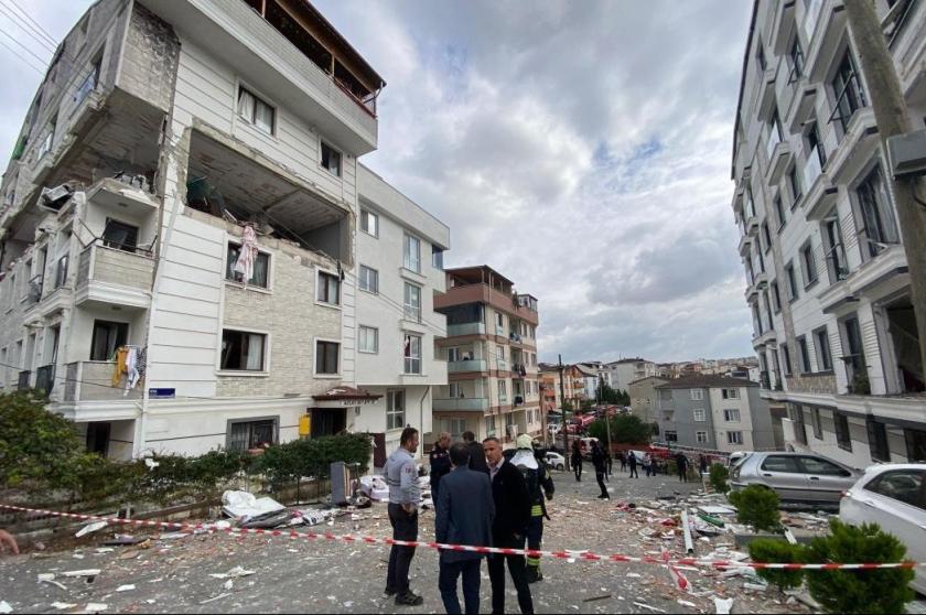 Gebze'de doğal gaz patlaması yaşanan apartman