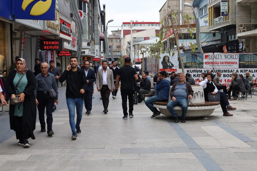 Van'dan kalabalık insan, sokak fotoğrafı