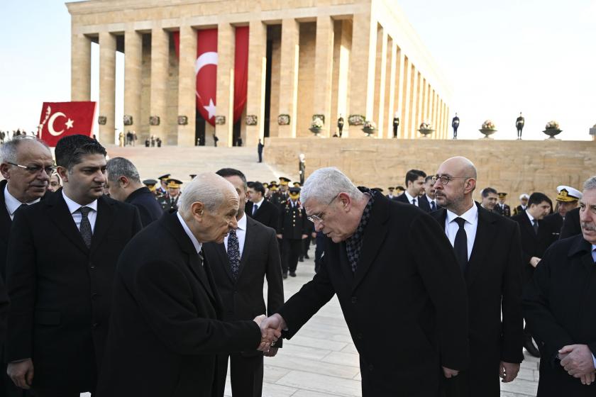 Devlet Bahçeli ve Müsavat Dervişoğlu, 10 Kasım'da Anıtkabir'deki törende tokalaştı