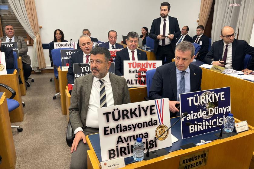 Bütçe görüşmeleri Bakan Şimşek'e protestoyla başladı