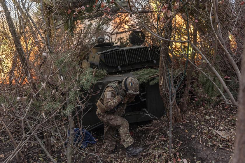 Ukrayna ordusunun Donetsk Oblastı'ndaki birlikleri Sovyet yapımı 2S1 obüsüyle topçu atışı gerçekleştirdi.