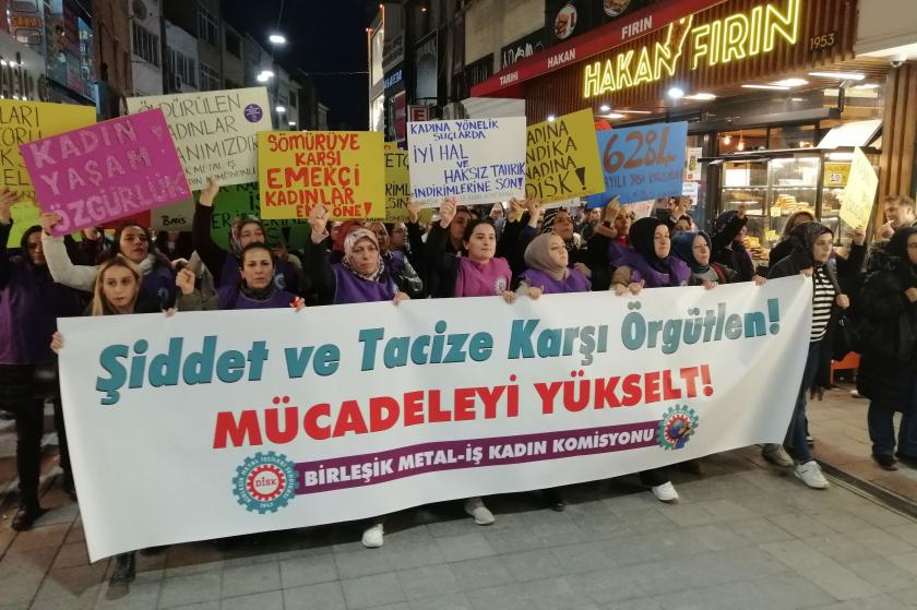 yürüyüş yapan kadınlar