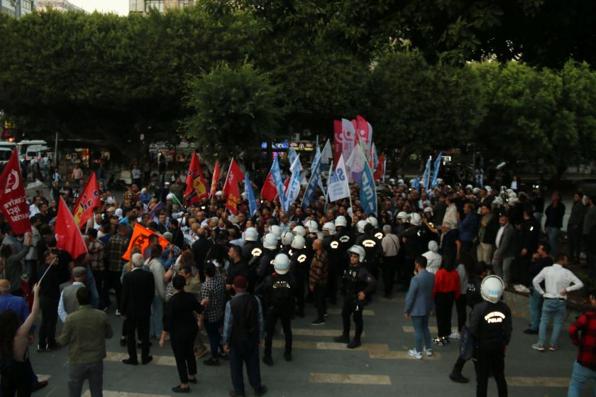 Adana'daki protestoda polis ablukası