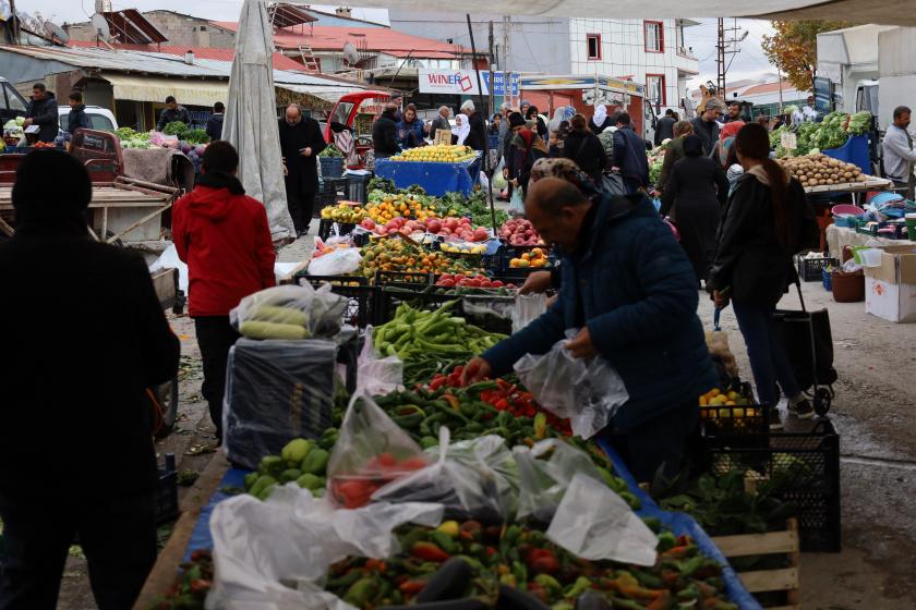 pazar, sebze meyve tezgahları, kalabalık