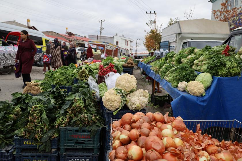 Antalya'da seraları soğuk vurdu, pazar ürünleri zamlandı