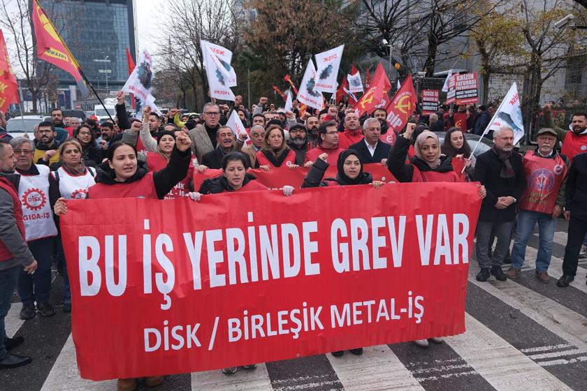 Sadaka değil toplu sözleşme: Hitachi işçileri MESS’in sefalet zammına karşı bugün greve çıktı