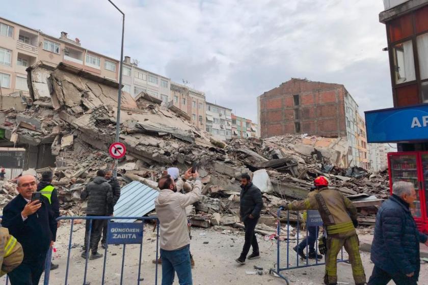 İstanbul Güngören'de yıkım sırasında çöken bina