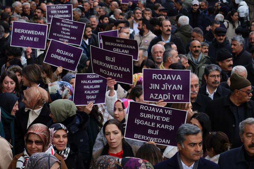 Van'da yürüyüşe katılanlar 