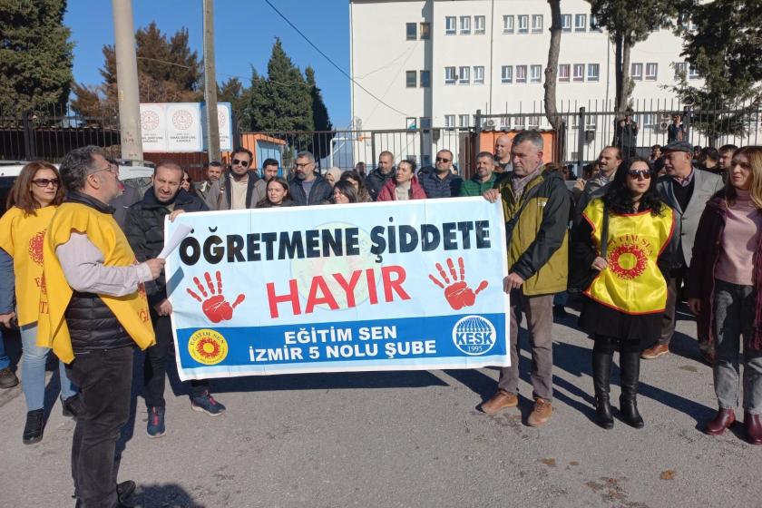 Öğretmene yönelik şiddeti protesto eden Eğitim Sen üyeleri